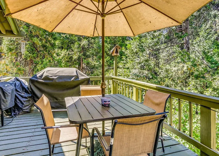 Cozy Bears Hideaway Cabin About 3 Mi To Shaver Lake!