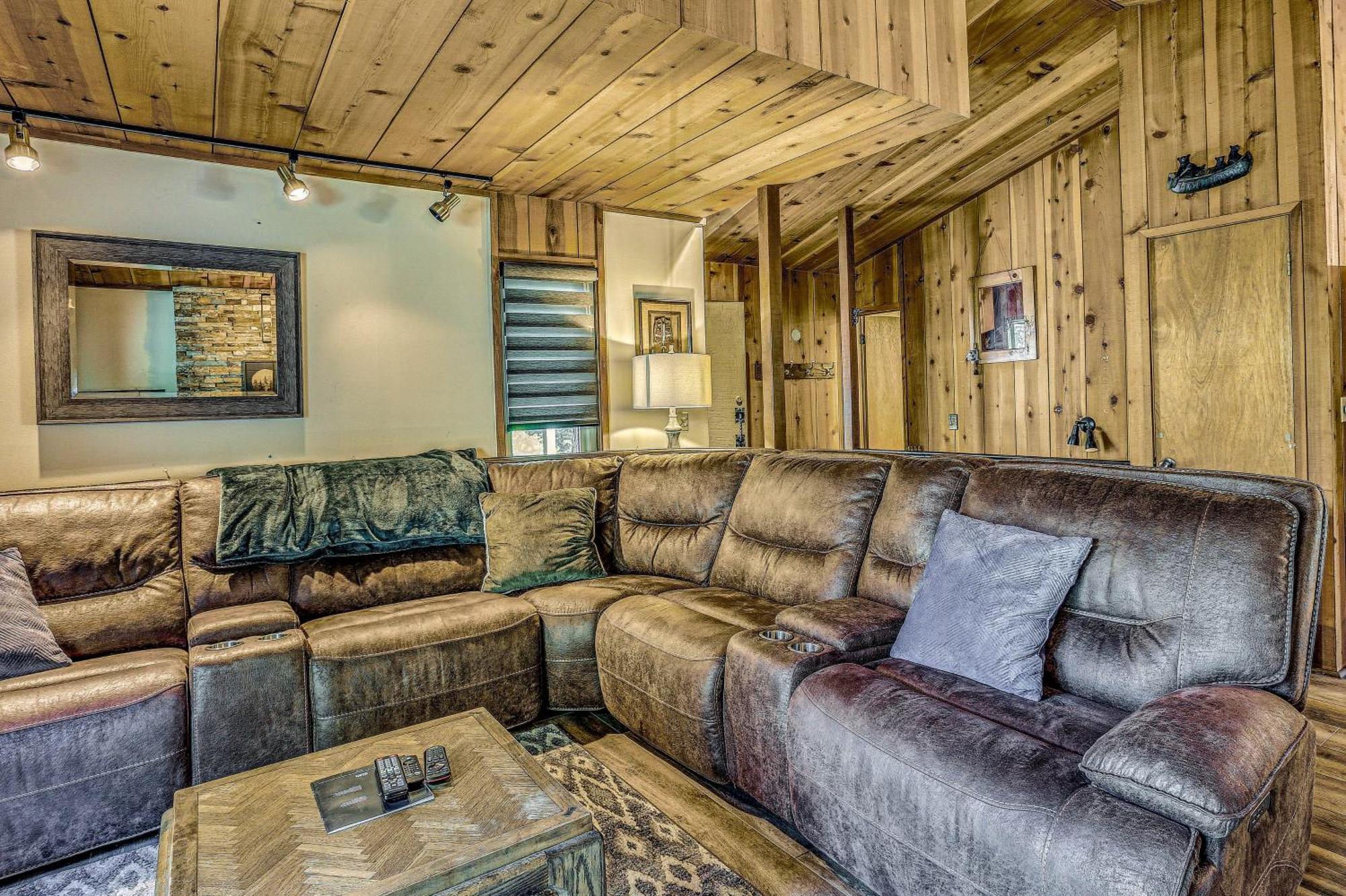 Cozy Bears Hideaway About 3 Mi To Lake! Holiday home *